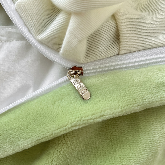 91家纺网 家纺一手货源 找家纺 琪格格纺织 2025新款全消光小清新花边款雕花牛奶绒四件套 雕花绒花边 枝枝叶叶 浅绿