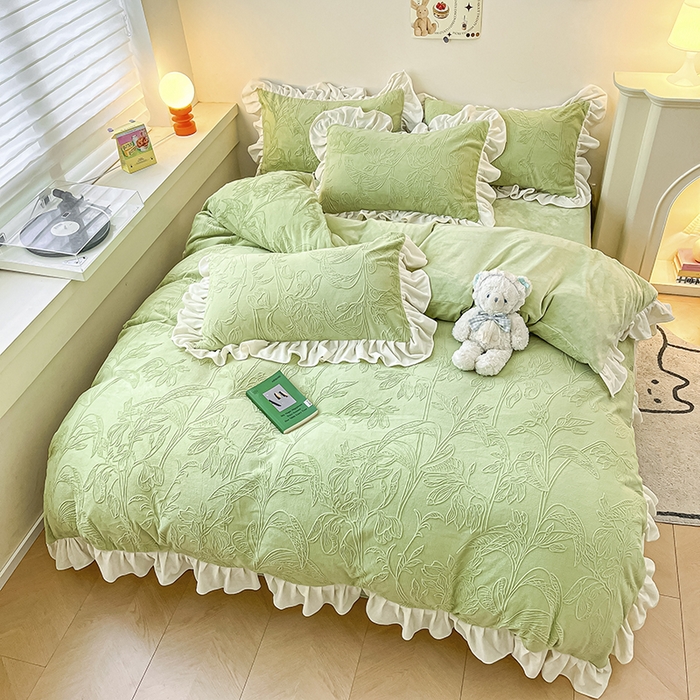 91家纺网 家纺一手货源 找家纺 琪格格纺织 2025新款全消光小清新花边款雕花牛奶绒四件套 雕花绒花边 枝枝叶叶 浅绿