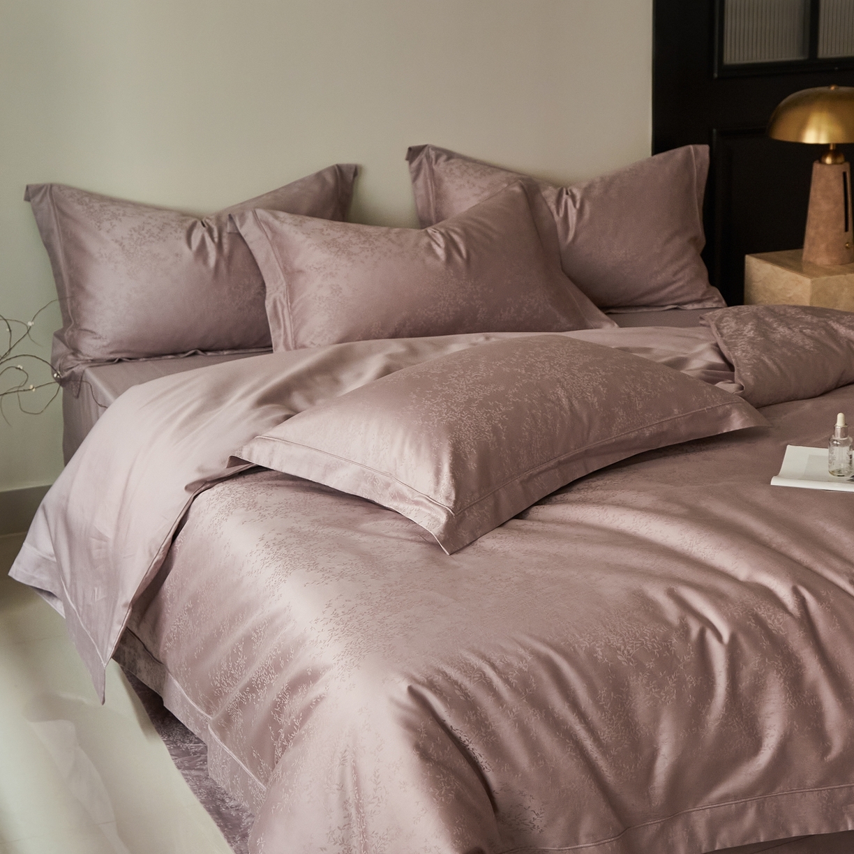 91家纺网 家纺一手货源 找家纺 顾家家居 2025新款亲肤舒适全棉纯棉提花四件套 岸芷-迷雾紫