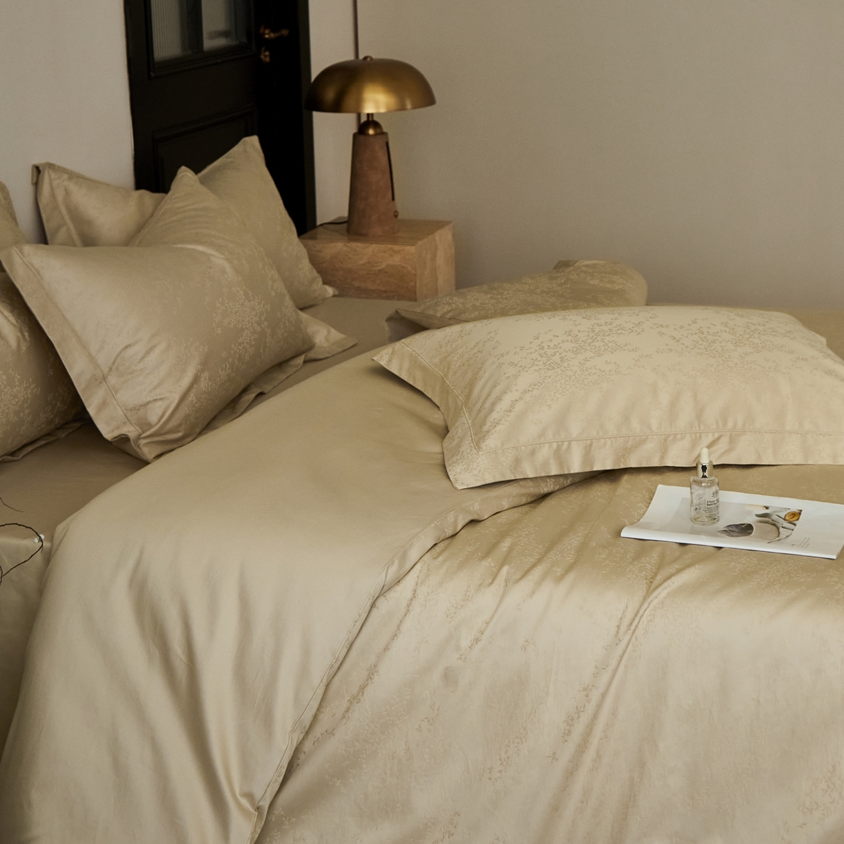 91家纺网 家纺一手货源 找家纺 顾家家居 2025新款亲肤舒适全棉纯棉提花四件套 岸芷-浅绯玉