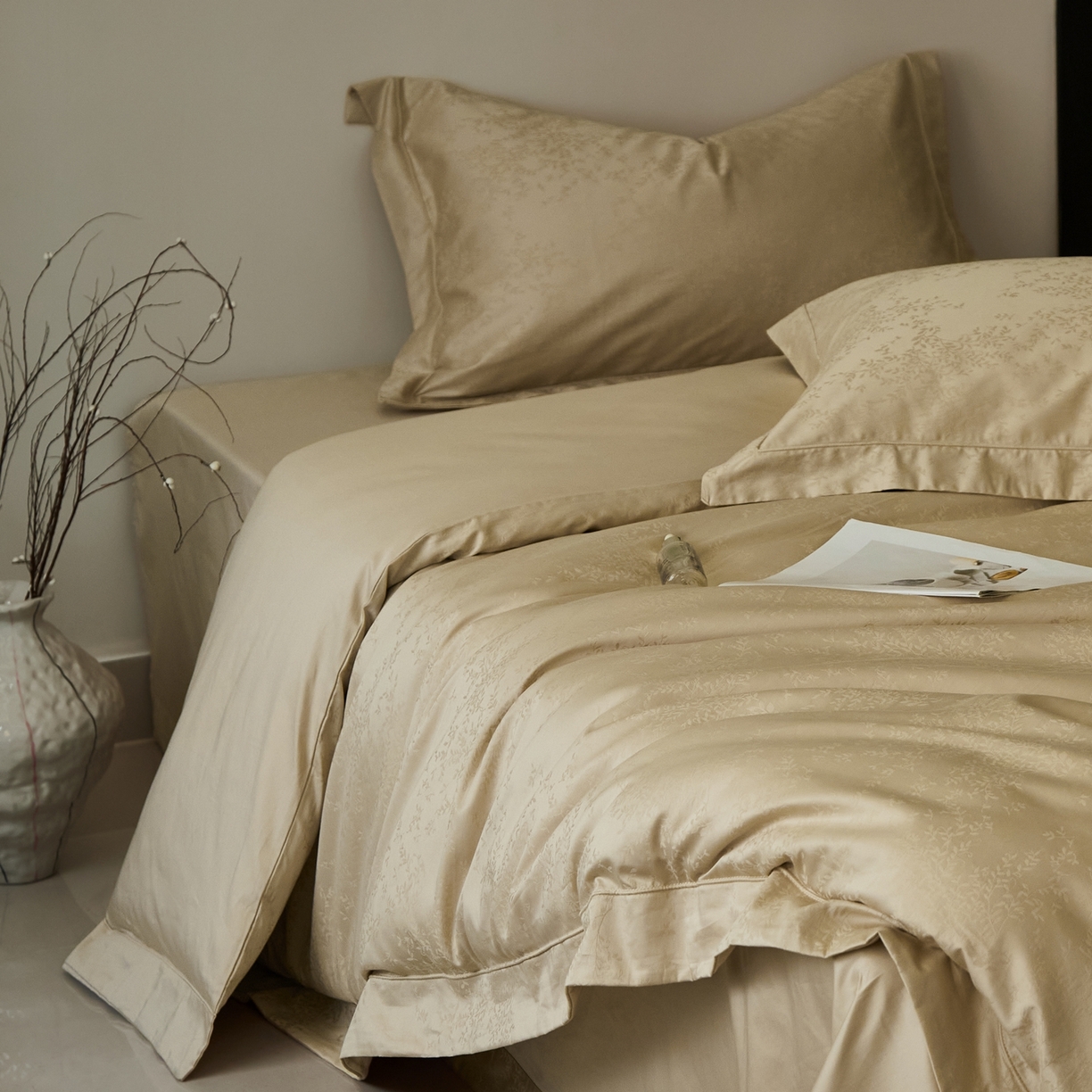 91家纺网 家纺一手货源 找家纺 顾家家居 2025新款亲肤舒适全棉纯棉提花四件套 岸芷-浅绯玉