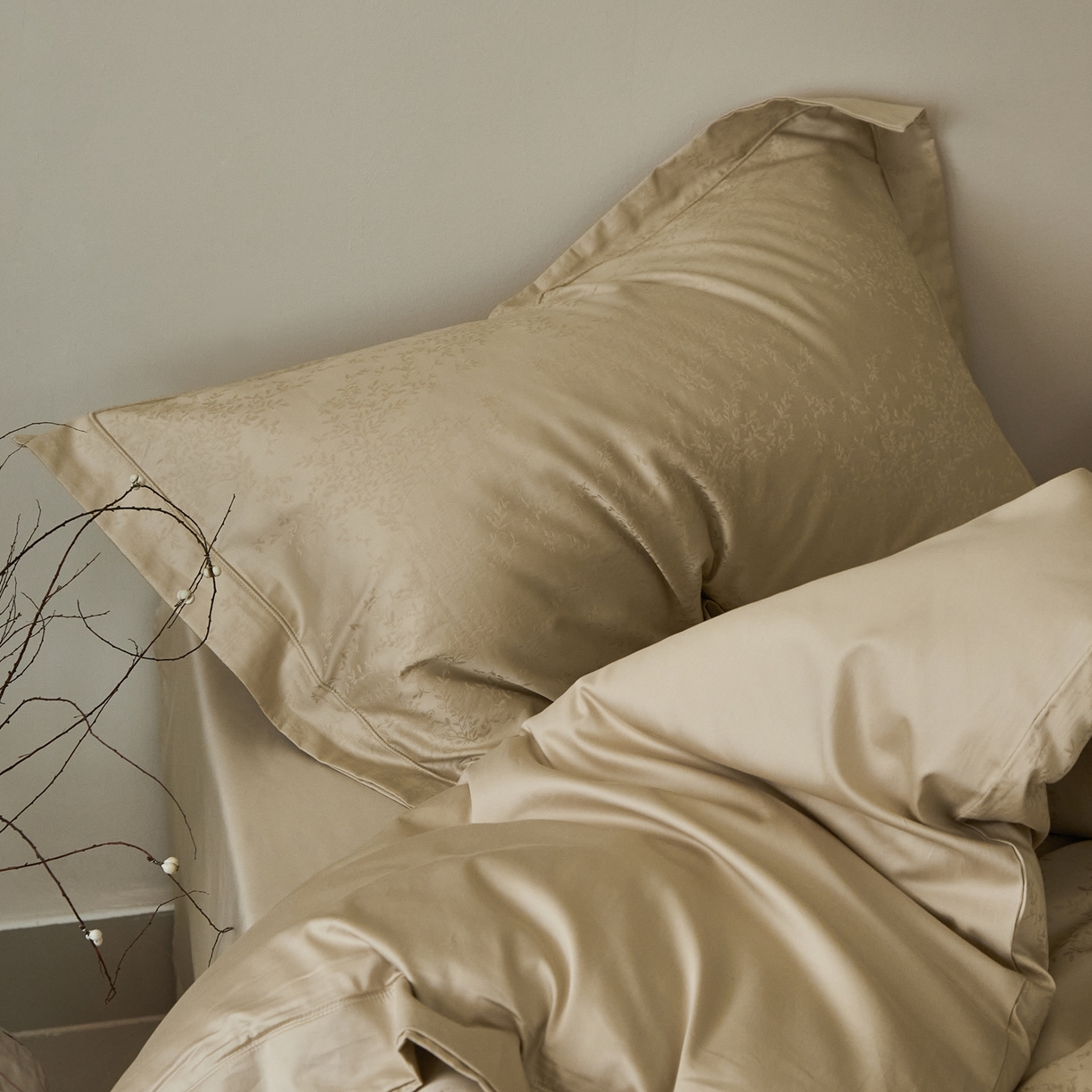 91家纺网 家纺一手货源 找家纺 顾家家居 2025新款亲肤舒适全棉纯棉提花四件套 岸芷-浅绯玉