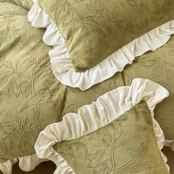 91家纺网 家纺一手货源 找家纺 琪格格纺织 2025新款全消光小清新花边款雕花牛奶绒四件套 雕花绒花边 枝枝叶叶 海棠绿