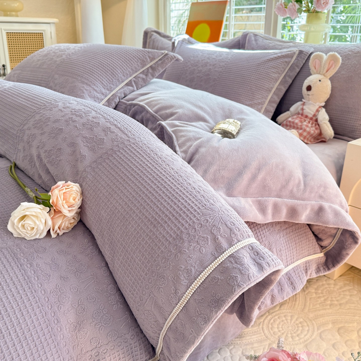 91家纺网 家纺一手货源 找家纺 （总）艾唯希家纺 2025新款全消光雕花绒织带款四件套牛奶绒-雕花织带系列