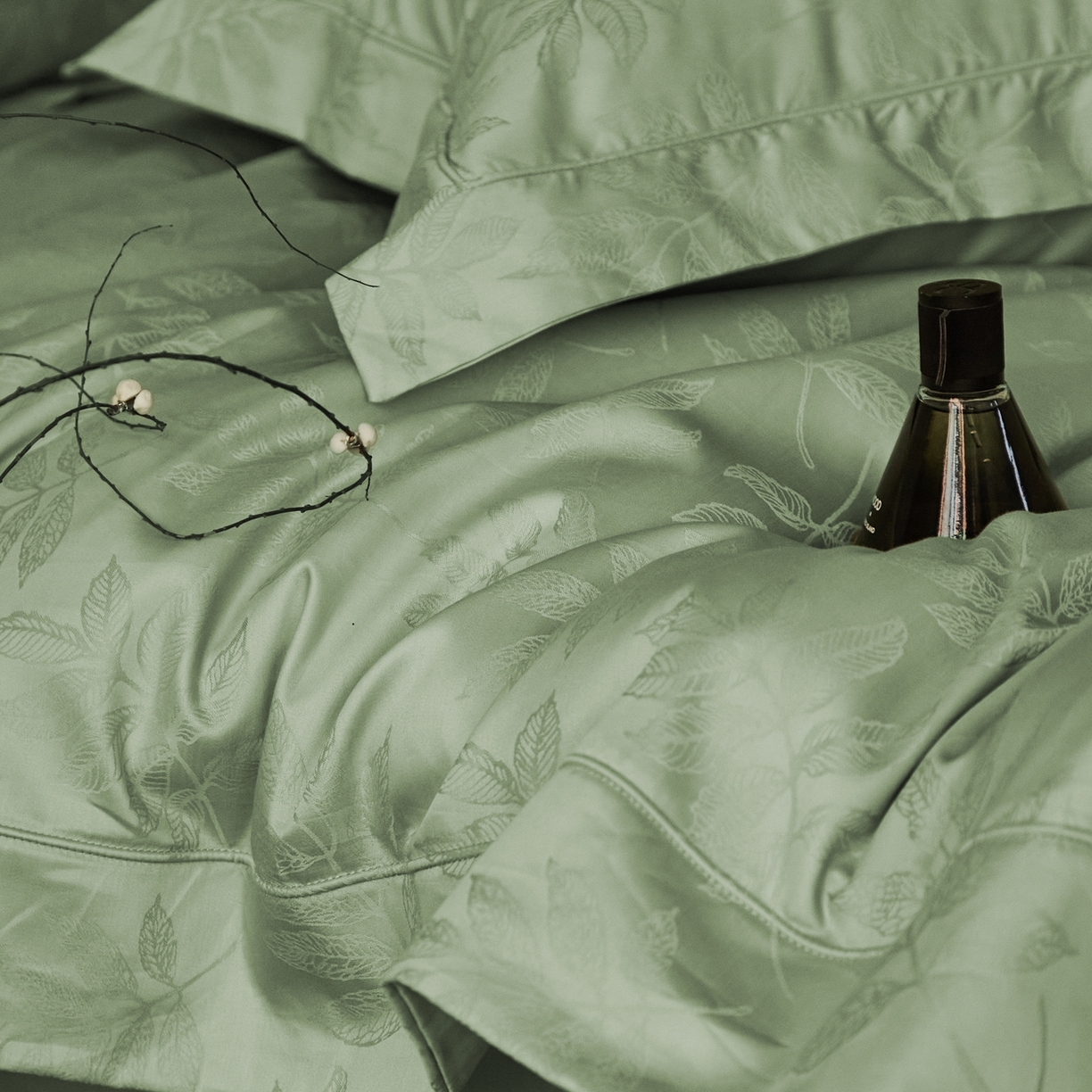 91家纺网 家纺一手货源 找家纺 顾家家居 2025新款亲肤舒适全棉纯棉提花四件套 晨韵--水漾绿