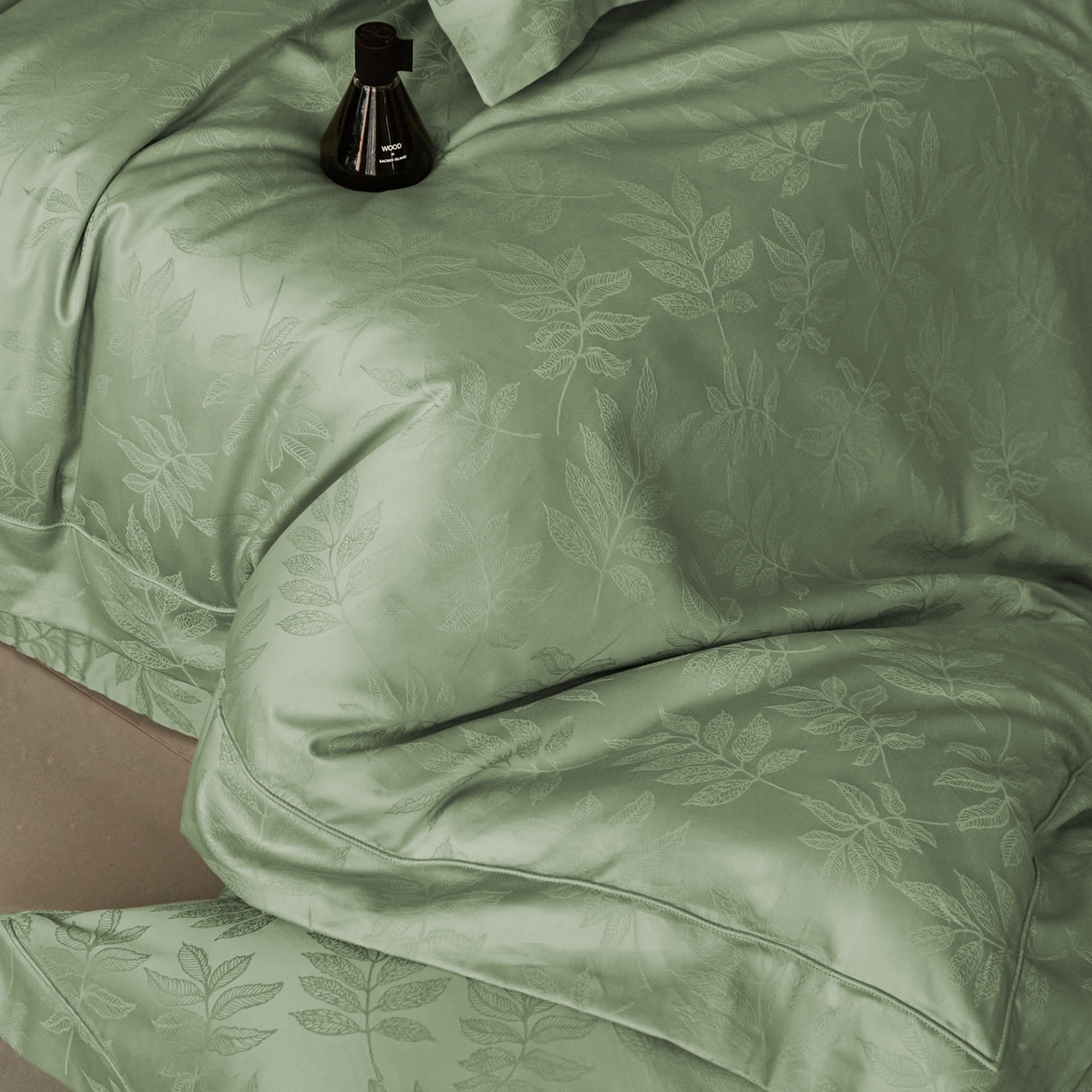 91家纺网 家纺一手货源 找家纺 顾家家居 2025新款亲肤舒适全棉纯棉提花四件套 晨韵--水漾绿