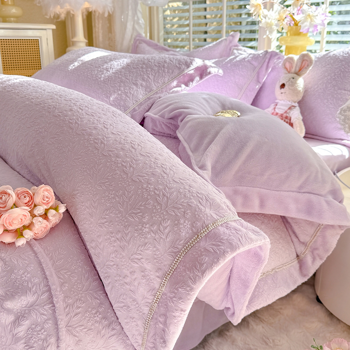 91家纺网 家纺一手货源 找家纺 （总）艾唯希家纺 2025新款全消光雕花绒织带款四件套牛奶绒-雕花织带系列