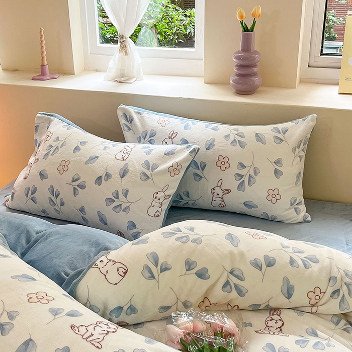 91家纺网 家纺一手货源 找家纺 雅居纺家纺 2024新款高克重印花牛奶绒单被套 兰墨花朵