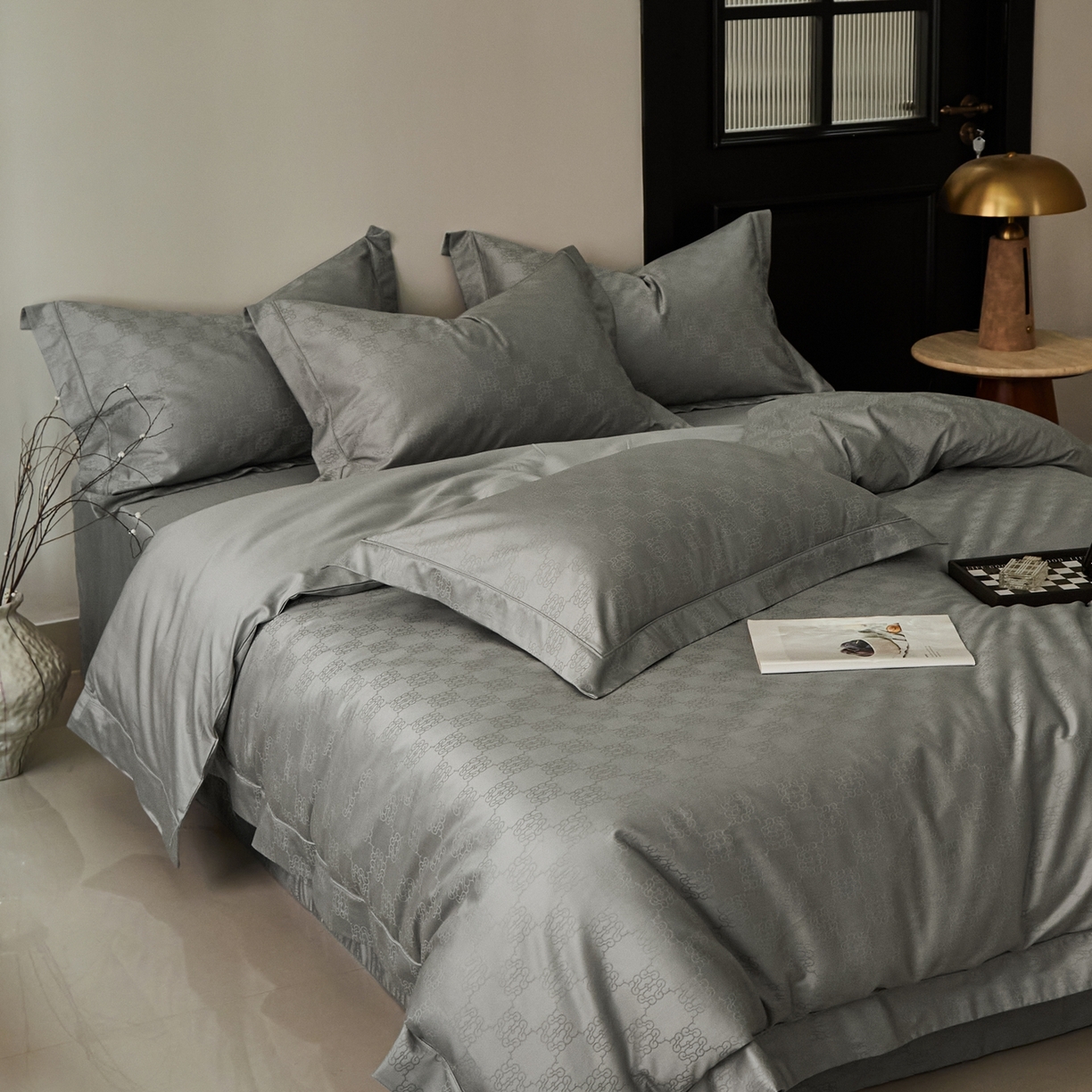 91家纺网 家纺一手货源 找家纺 顾家家居 2025新款亲肤舒适全棉纯棉提花四件套 卡牧斯--极地灰