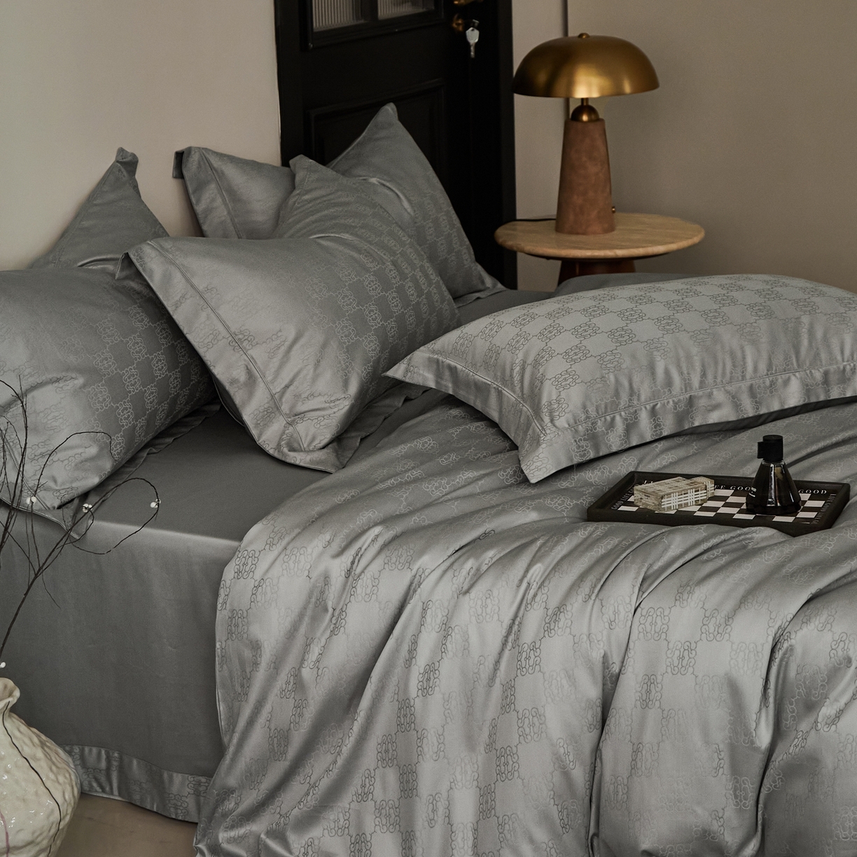 91家纺网 家纺一手货源 找家纺 顾家家居 2025新款亲肤舒适全棉纯棉提花四件套 卡牧斯--极地灰