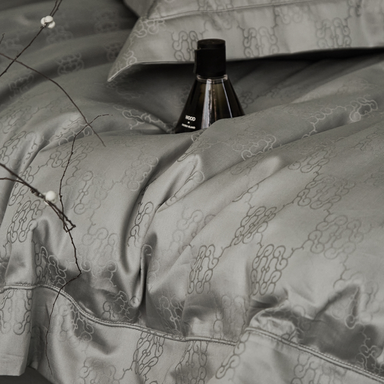 91家纺网 家纺一手货源 找家纺 顾家家居 2025新款亲肤舒适全棉纯棉提花四件套 卡牧斯--极地灰