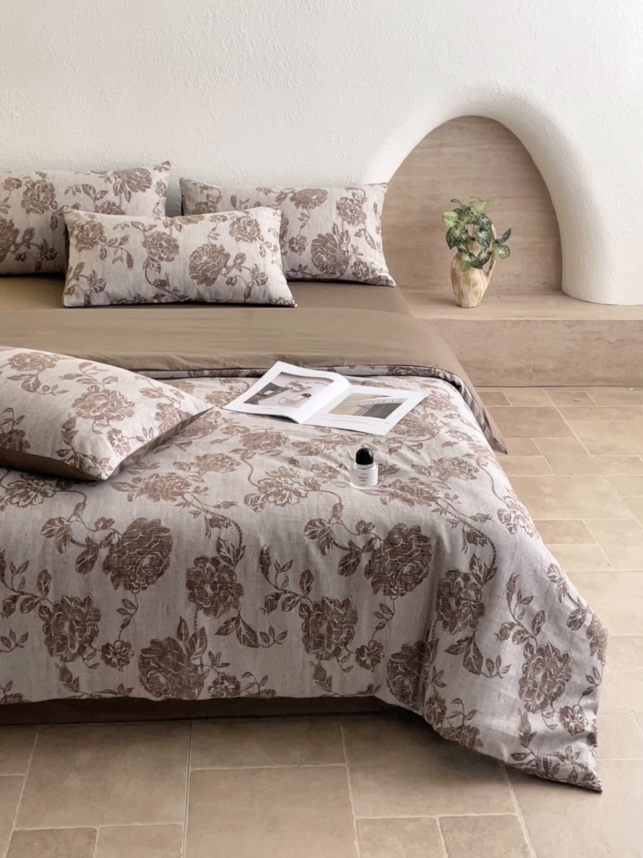 91家纺网 家纺一手货源 找家纺 琪格格纺织 2025新款全棉纯棉双层纱提花四件套 双层纱-蔓春咖