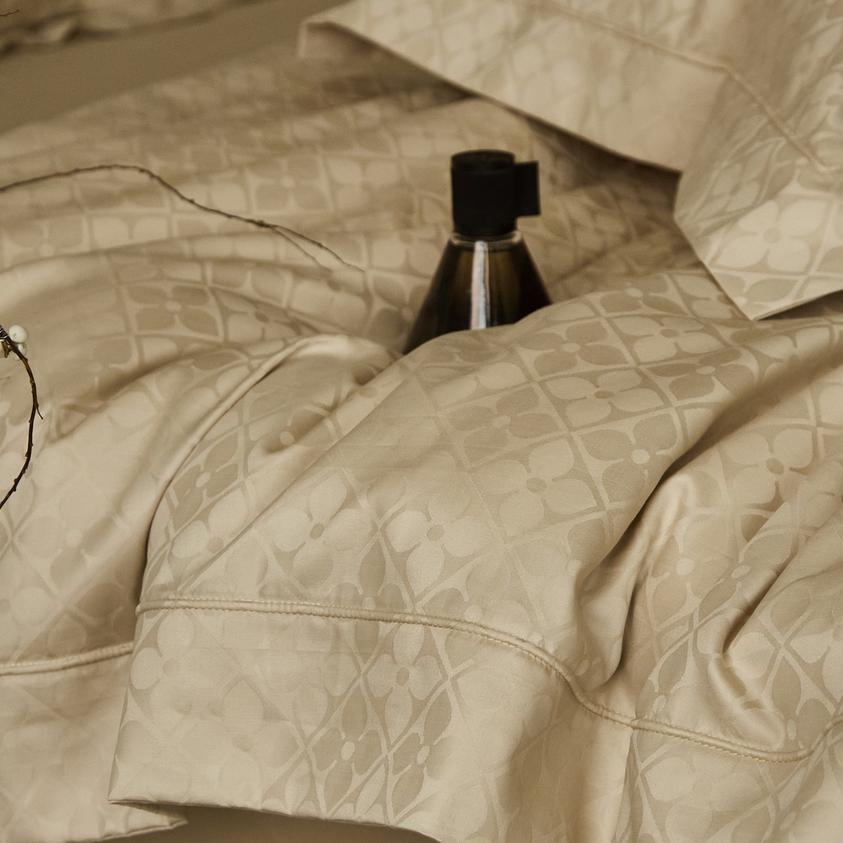 91家纺网 家纺一手货源 找家纺 顾家家居 2025新款亲肤舒适全棉纯棉提花四件套 洛斯汀--河石金