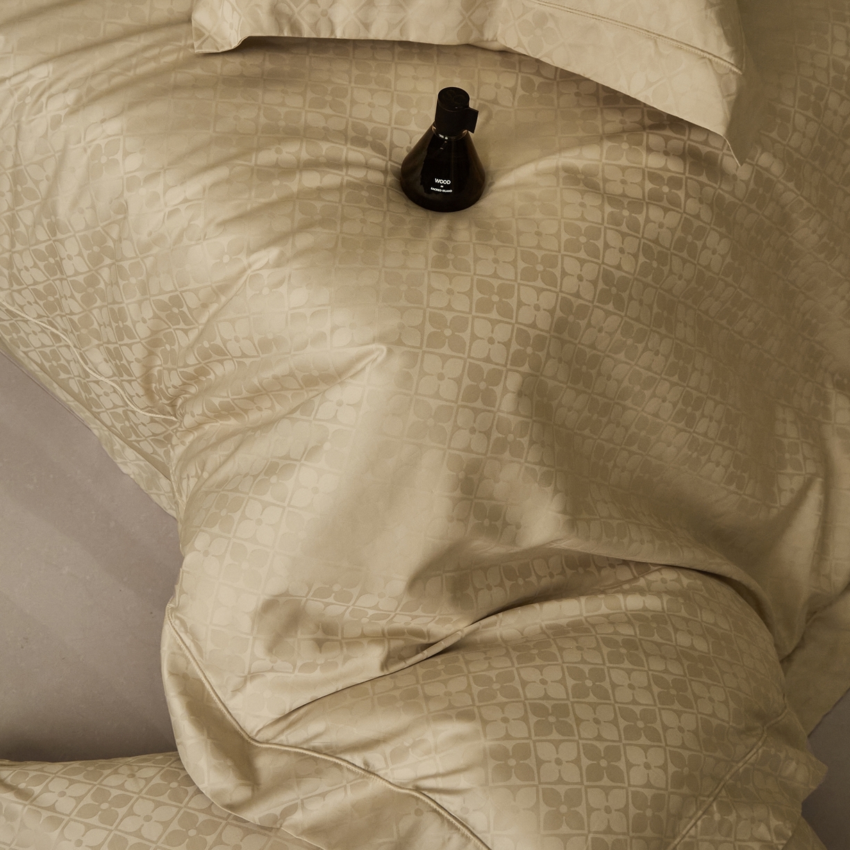 91家纺网 家纺一手货源 找家纺 顾家家居 2025新款亲肤舒适全棉纯棉提花四件套 洛斯汀--河石金