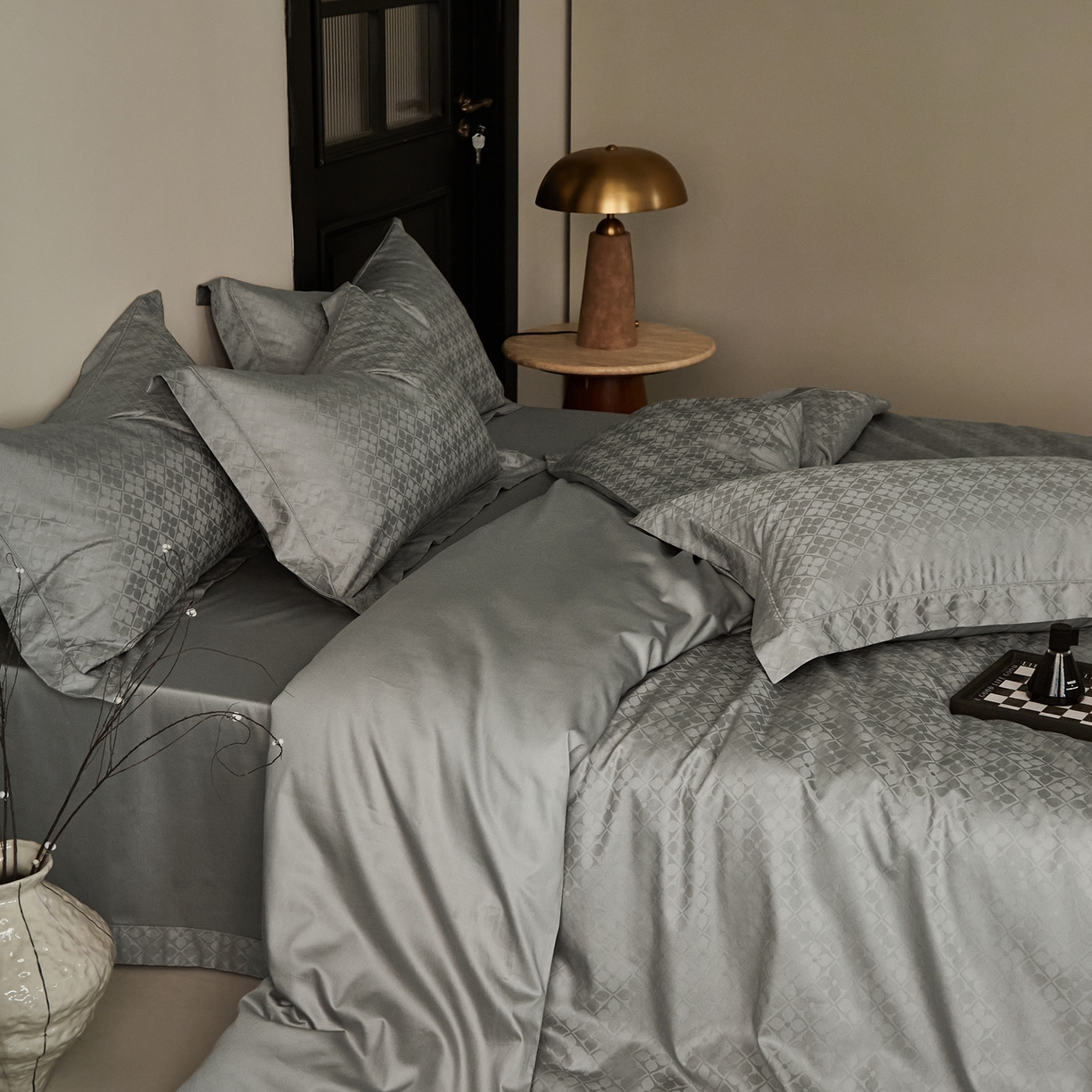 91家纺网 家纺一手货源 找家纺 顾家家居 2025新款亲肤舒适全棉纯棉提花四件套 洛斯汀--极地灰