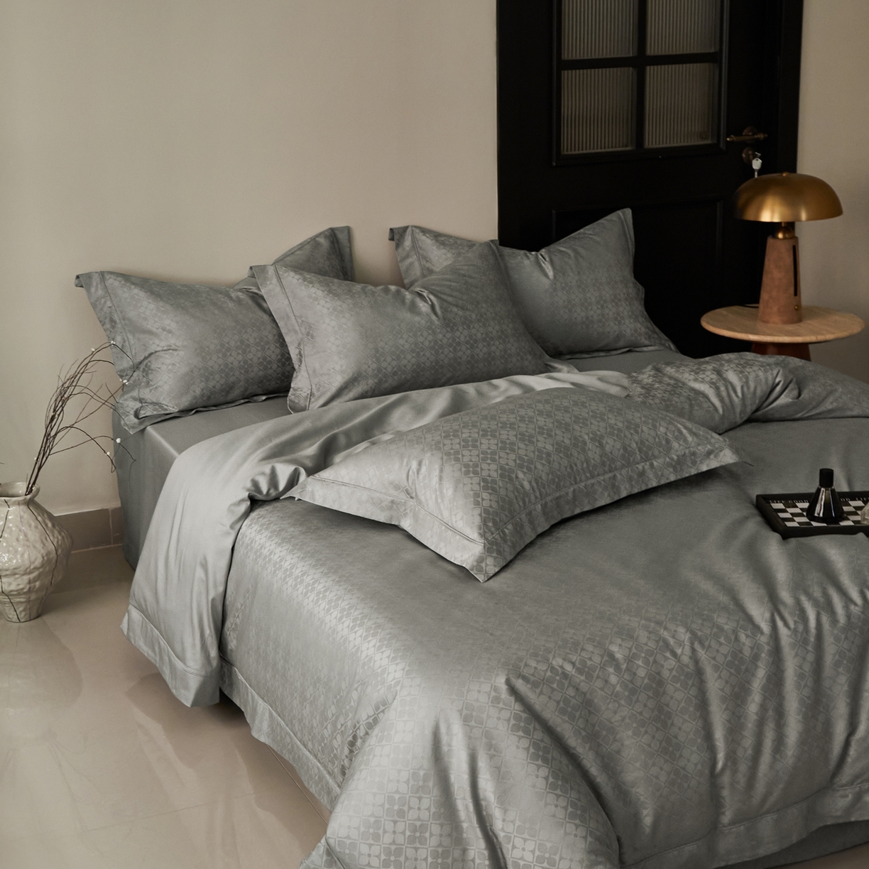 91家纺网 家纺一手货源 找家纺 顾家家居 2025新款亲肤舒适全棉纯棉提花四件套 洛斯汀--极地灰