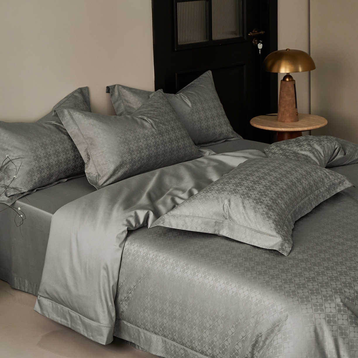 91家纺网 家纺一手货源 找家纺 顾家家居 2025新款亲肤舒适全棉纯棉提花四件套 洛斯汀--极地灰