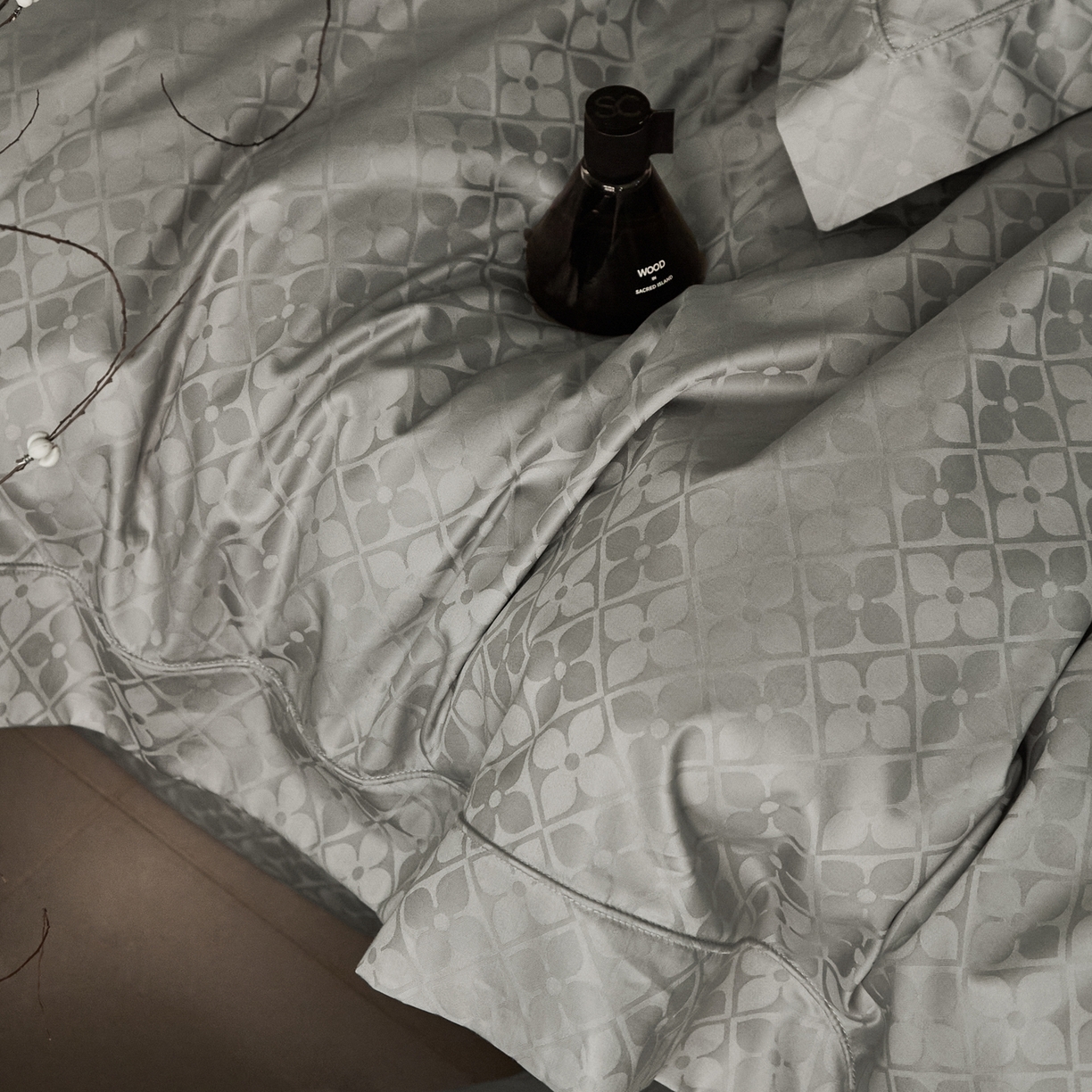 91家纺网 家纺一手货源 找家纺 顾家家居 2025新款亲肤舒适全棉纯棉提花四件套 洛斯汀--极地灰