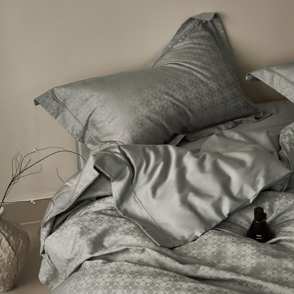 91家纺网 家纺一手货源 找家纺 顾家家居 2025新款亲肤舒适全棉纯棉提花四件套 洛斯汀--极地灰