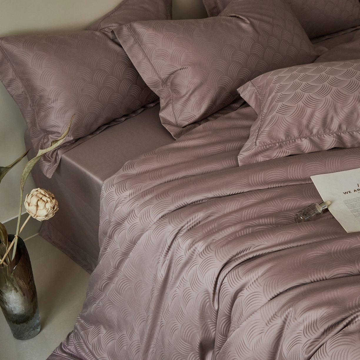 91家纺网 家纺一手货源 找家纺 顾家家居 2025新款亲肤舒适全棉纯棉提花四件套 璞野-瑰丽紫