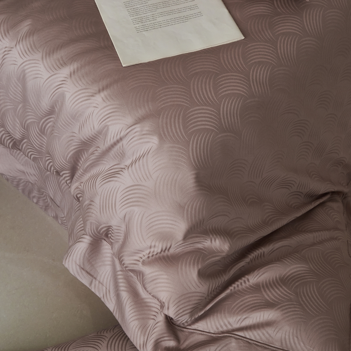 91家纺网 家纺一手货源 找家纺 顾家家居 2025新款亲肤舒适全棉纯棉提花四件套 璞野-瑰丽紫