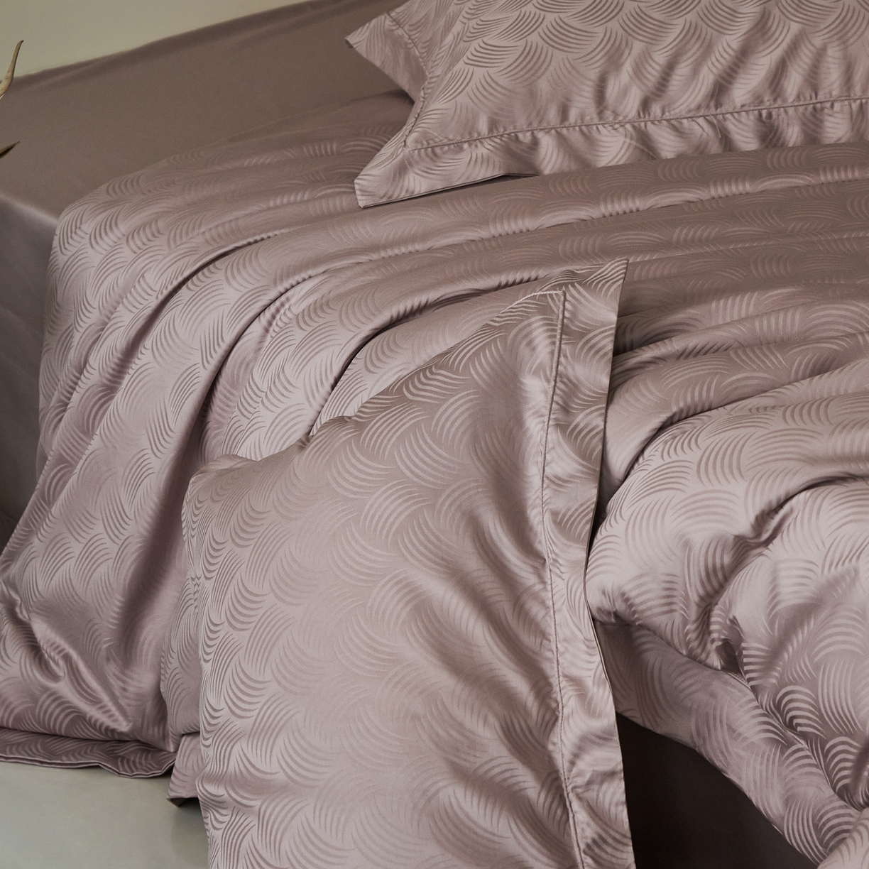 91家纺网 家纺一手货源 找家纺 顾家家居 2025新款亲肤舒适全棉纯棉提花四件套 璞野-瑰丽紫