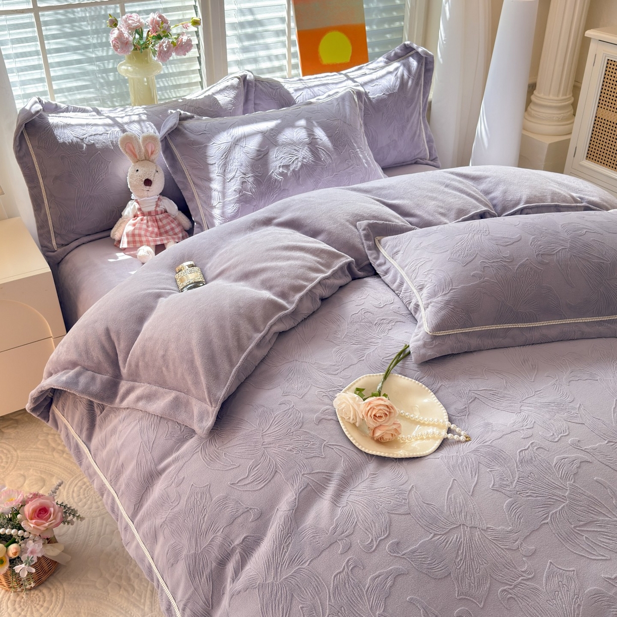 91家纺网 家纺一手货源 找家纺 艾唯希家纺 2025新款全消光雕花绒织带款四件套牛奶绒-雕花织带系列 百年好合-紫