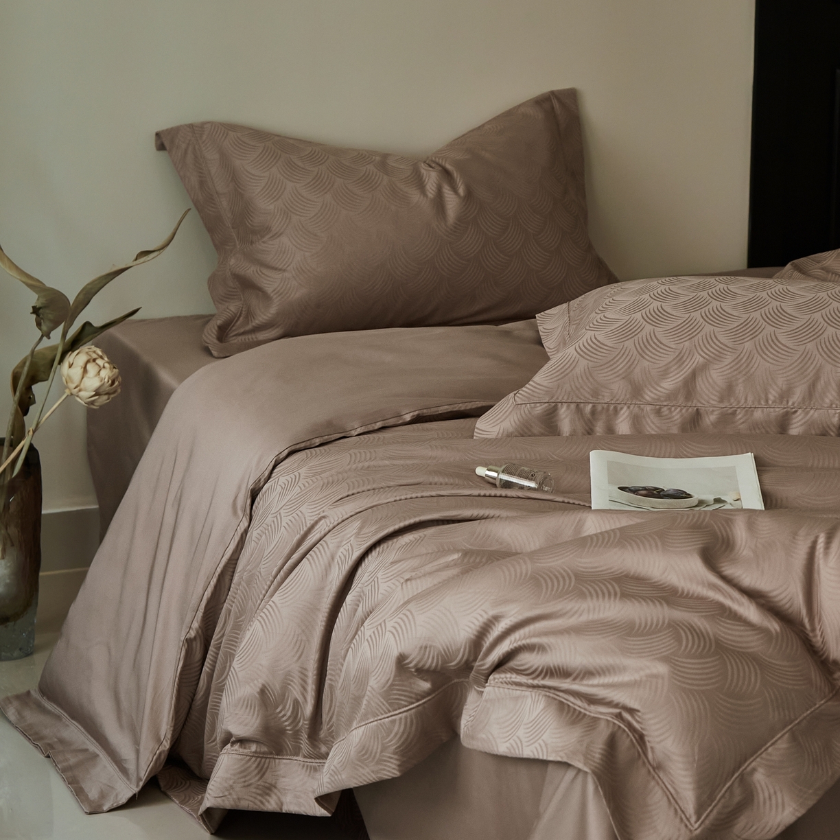 91家纺网 家纺一手货源 找家纺 顾家家居 2025新款亲肤舒适全棉纯棉提花四件套 璞野--暮色粉