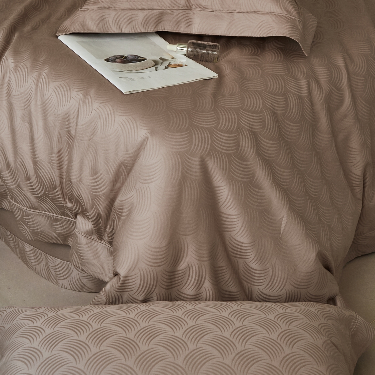 91家纺网 家纺一手货源 找家纺 顾家家居 2025新款亲肤舒适全棉纯棉提花四件套 璞野--暮色粉