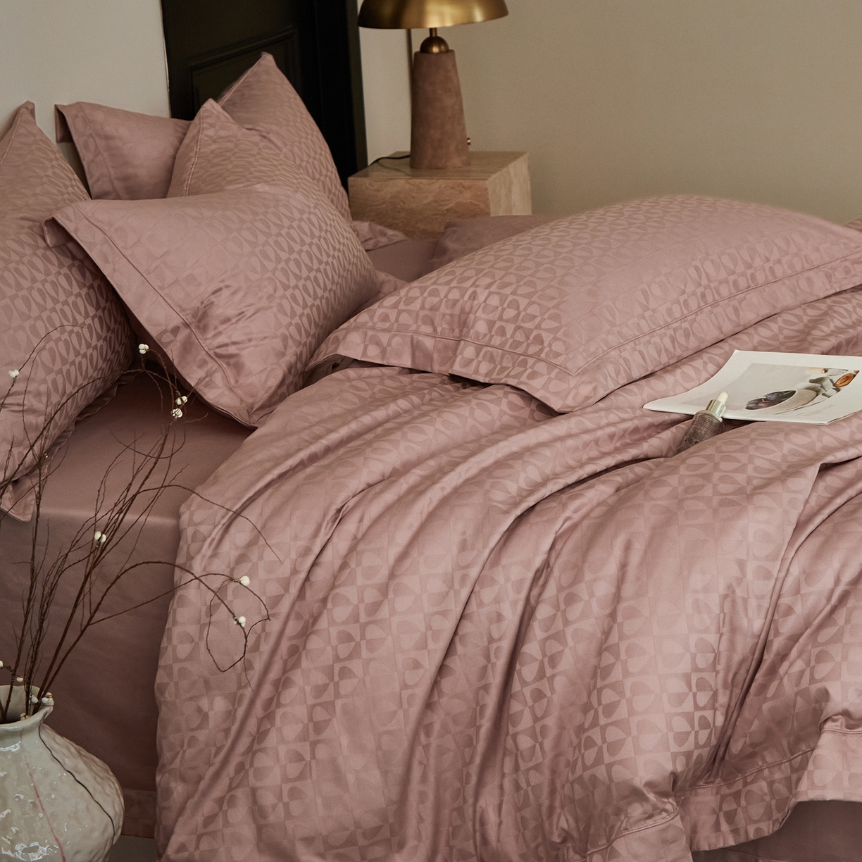 91家纺网 家纺一手货源 找家纺 顾家家居 2025新款亲肤舒适全棉纯棉提花四件套 塞纳-贝壳粉