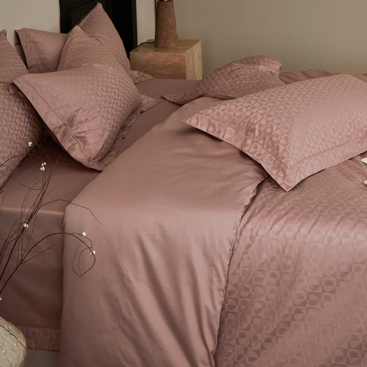 91家纺网 家纺一手货源 找家纺 顾家家居 2025新款亲肤舒适全棉纯棉提花四件套 塞纳-贝壳粉