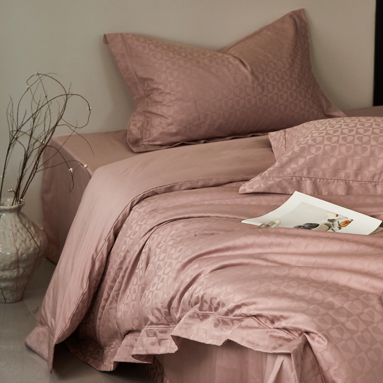 91家纺网 家纺一手货源 找家纺 顾家家居 2025新款亲肤舒适全棉纯棉提花四件套 塞纳-贝壳粉