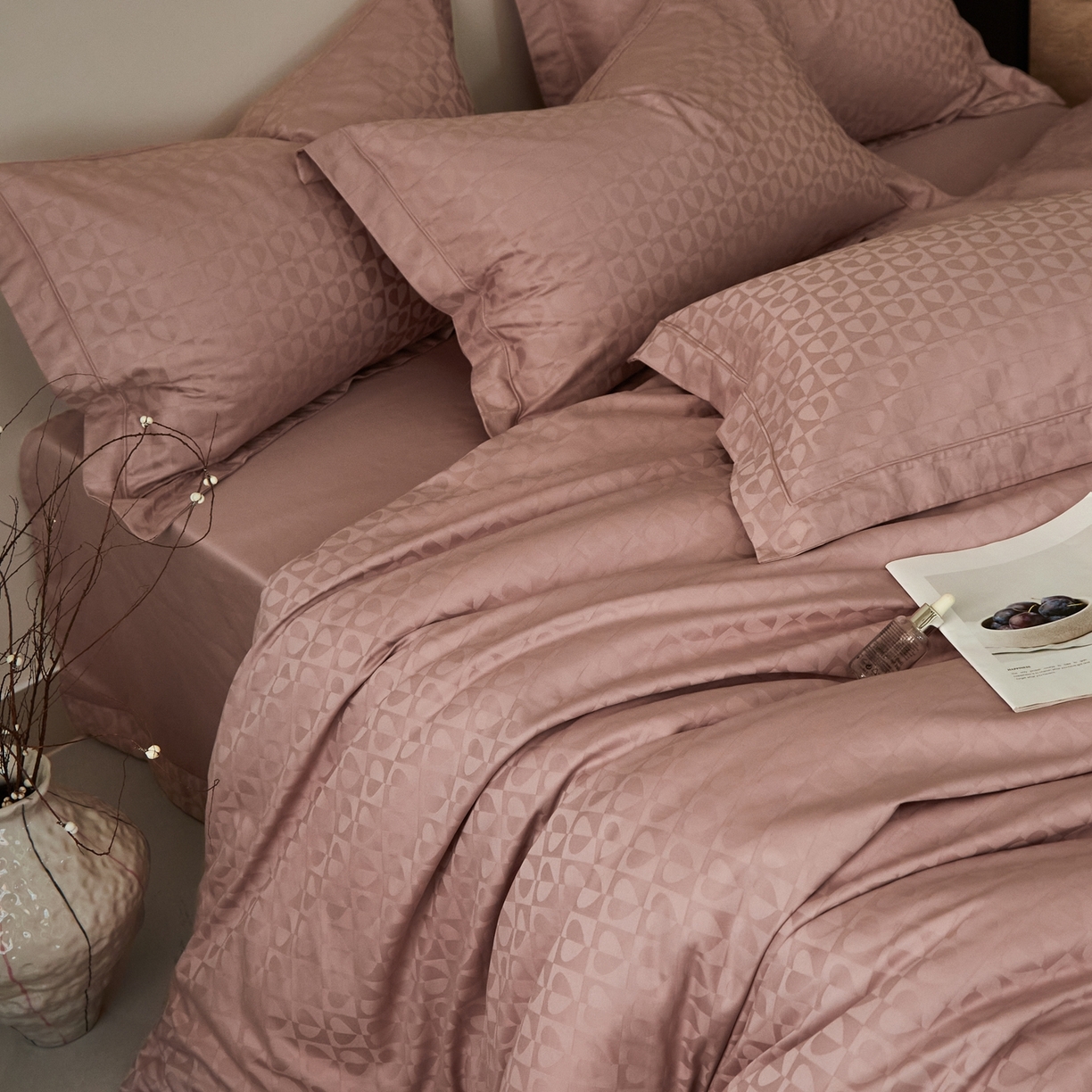 91家纺网 家纺一手货源 找家纺 顾家家居 2025新款亲肤舒适全棉纯棉提花四件套 塞纳-贝壳粉