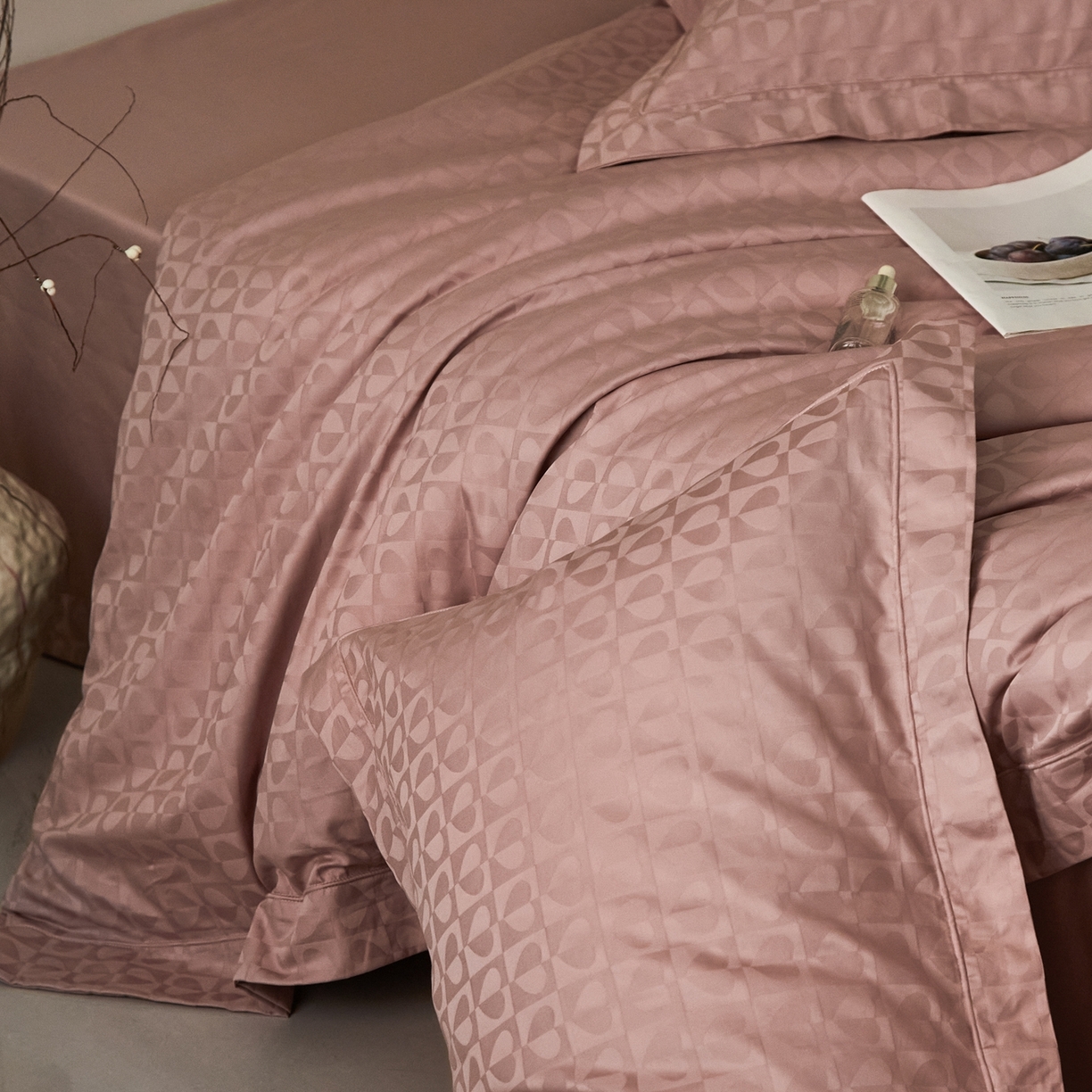 91家纺网 家纺一手货源 找家纺 顾家家居 2025新款亲肤舒适全棉纯棉提花四件套 塞纳-贝壳粉