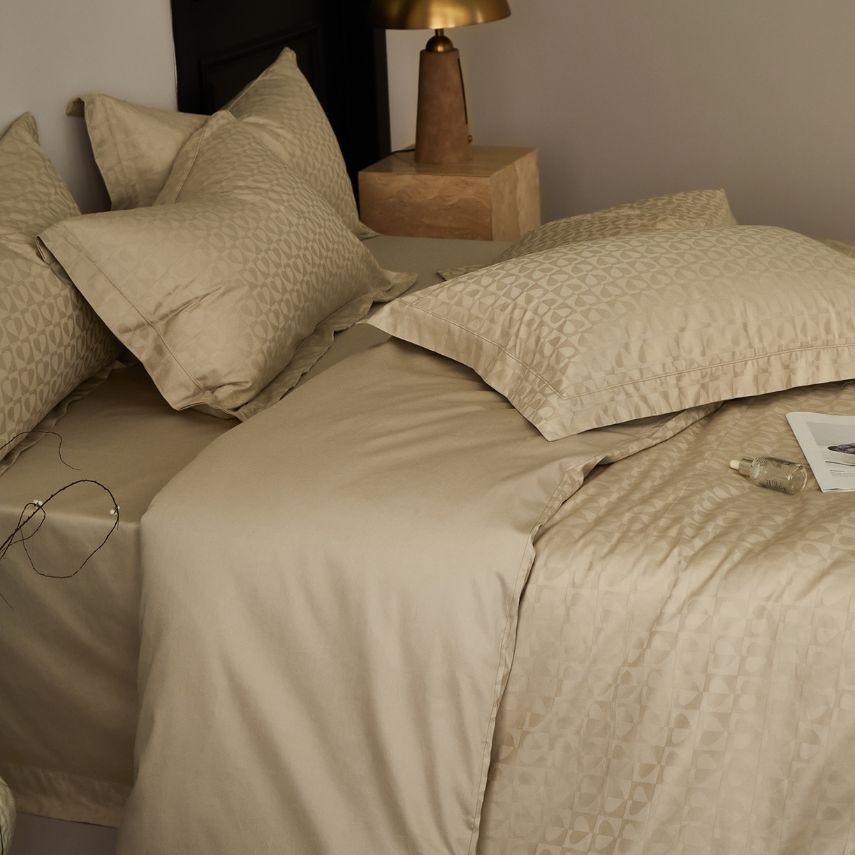 91家纺网 家纺一手货源 找家纺 顾家家居 2025新款亲肤舒适全棉纯棉提花四件套 塞纳-云母米