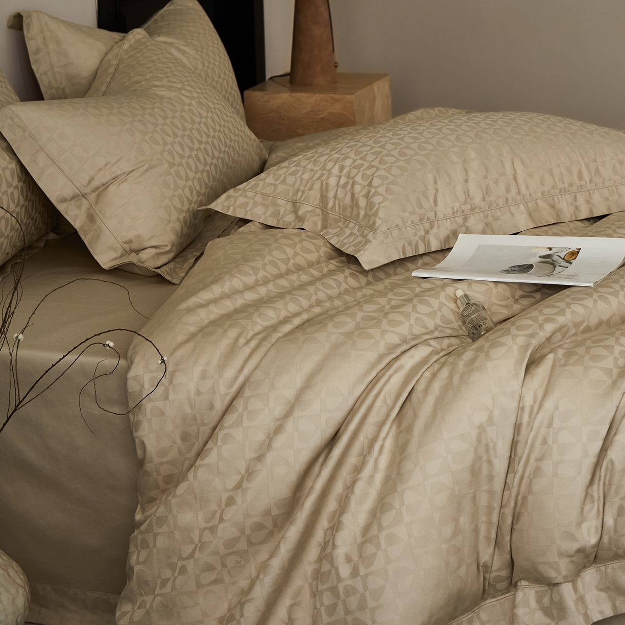 91家纺网 家纺一手货源 找家纺 顾家家居 2025新款亲肤舒适全棉纯棉提花四件套 塞纳-云母米