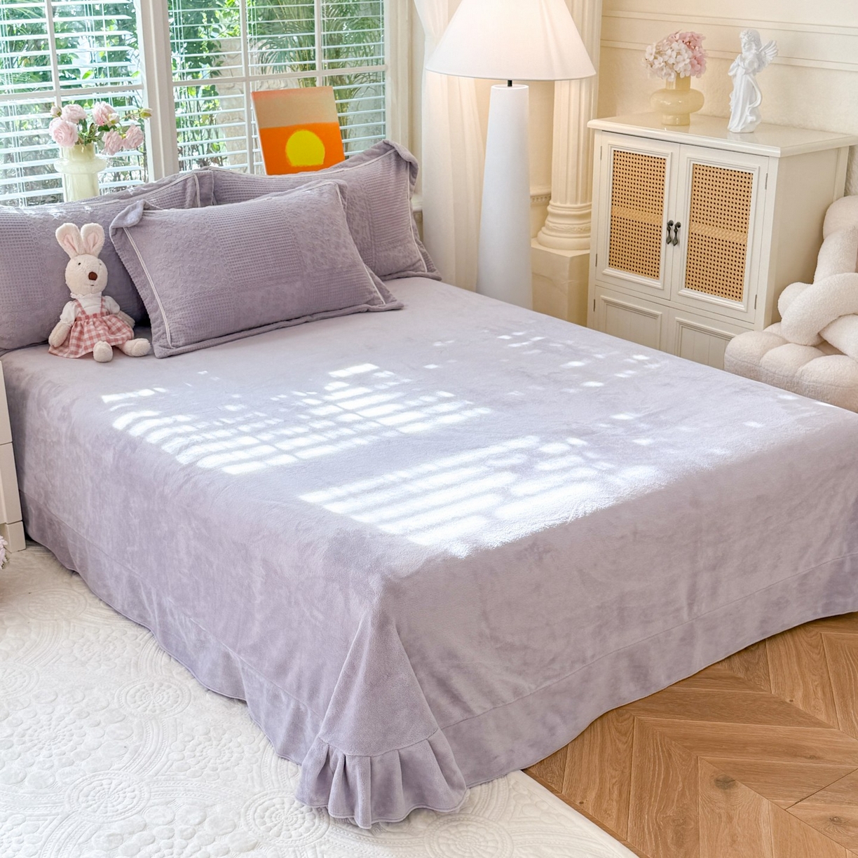 91家纺网 家纺一手货源 找家纺 艾唯希家纺 2025新款全消光雕花绒织带款四件套牛奶绒-雕花织带系列 玫瑰花语-紫