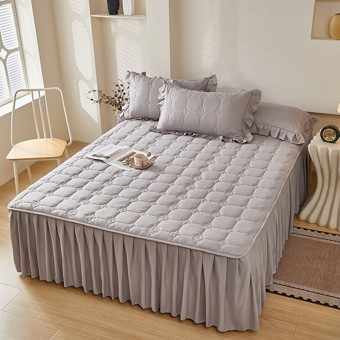 91家纺网 家纺一手货源 找家纺 （总）瑞兴纺 2025新款水洗磨毛夹棉床裙三件套系列-幸运格