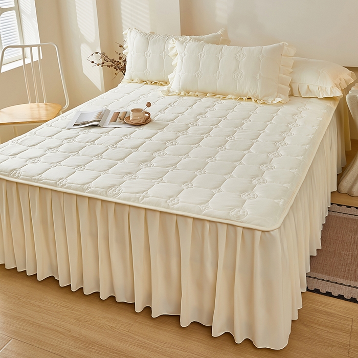 91家纺网 家纺一手货源 找家纺 （总）瑞兴纺 2025新款水洗磨毛夹棉床裙三件套系列-幸运格