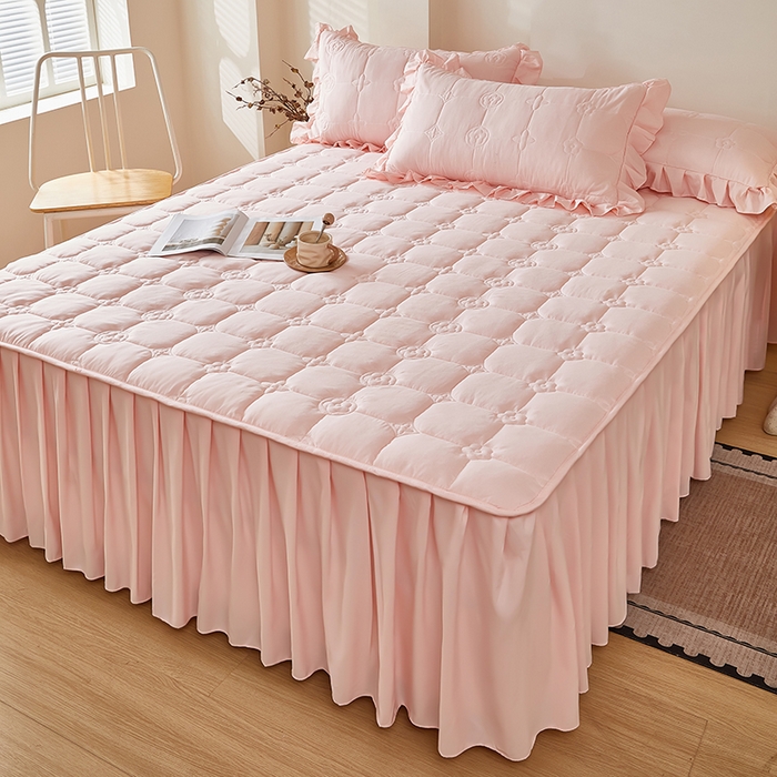 91家纺网 家纺一手货源 找家纺 （总）瑞兴纺 2025新款水洗磨毛夹棉床裙三件套系列-幸运格