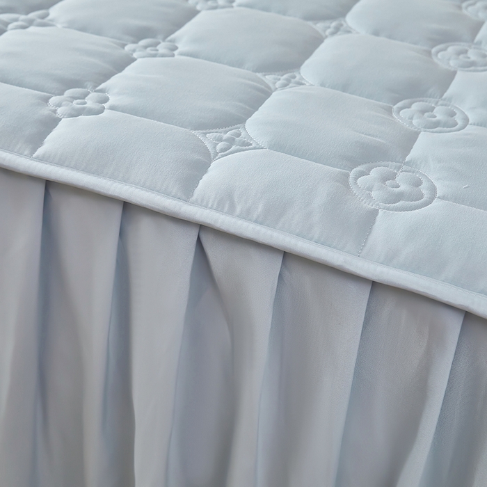 91家纺网 家纺一手货源 找家纺 瑞兴纺 2025新款水洗磨毛夹棉床裙三件套系列-幸运格 幸运格-海洋蓝