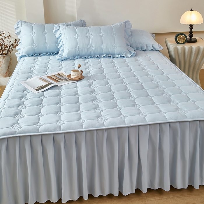 91家纺网 家纺一手货源 找家纺 瑞兴纺 2025新款水洗磨毛夹棉床裙三件套系列-幸运格 幸运格-海洋蓝