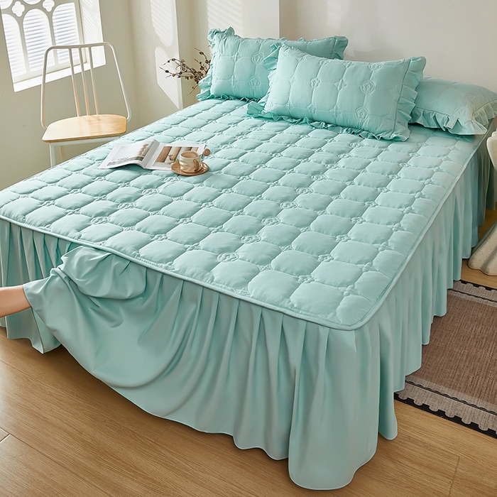 91家纺网 家纺一手货源 找家纺 瑞兴纺 2025新款水洗磨毛夹棉床裙三件套系列-幸运格 幸运格-梦兰