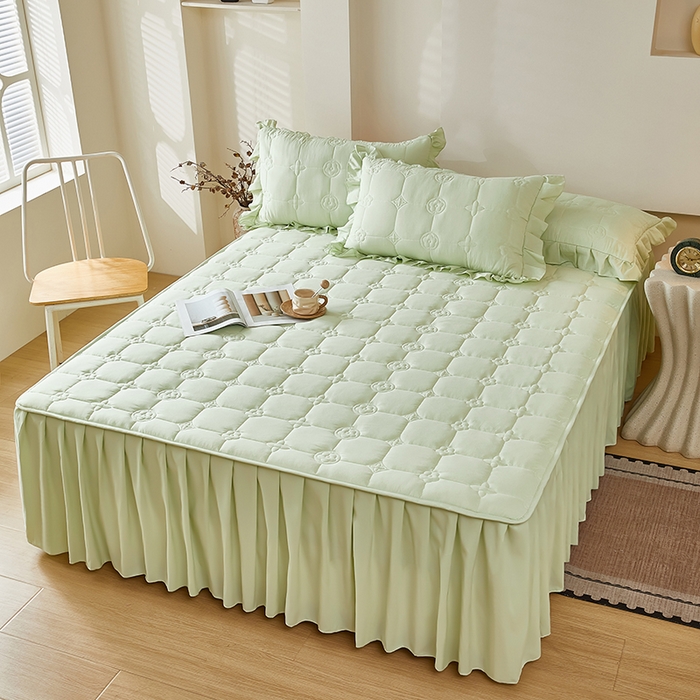 91家纺网 家纺一手货源 找家纺 瑞兴纺 2025新款水洗磨毛夹棉床裙三件套系列-幸运格 幸运格-抹茶绿