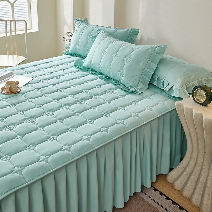 91家纺网 家纺一手货源 找家纺 瑞兴纺 2025新款水洗磨毛夹棉床裙三件套系列-幸运格 幸运格-梦兰