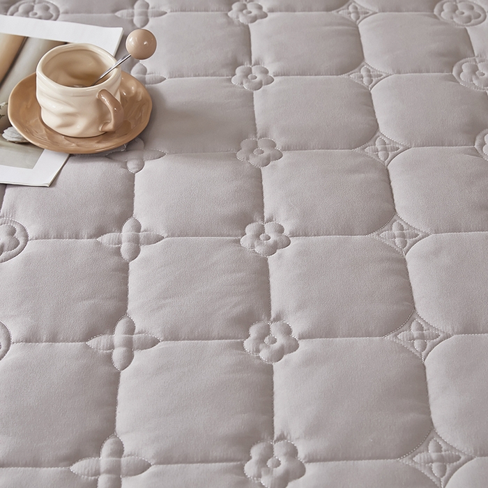 91家纺网 家纺一手货源 找家纺 瑞兴纺 2025新款水洗磨毛夹棉床裙三件套系列-幸运格 幸运格-高级灰