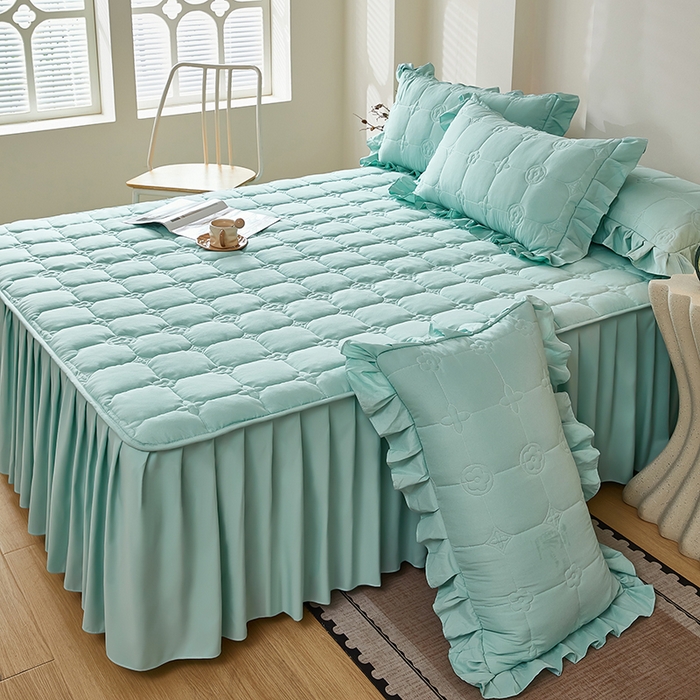 91家纺网 家纺一手货源 找家纺 瑞兴纺 2025新款水洗磨毛夹棉床裙三件套系列-幸运格 幸运格-梦兰