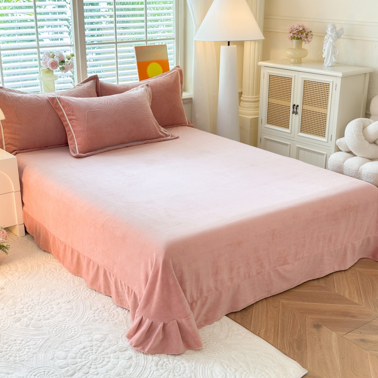 91家纺网 家纺一手货源 找家纺 艾唯希家纺 2025新款全消光雕花绒织带款四件套牛奶绒-雕花织带系列 叶舞悠然-橘