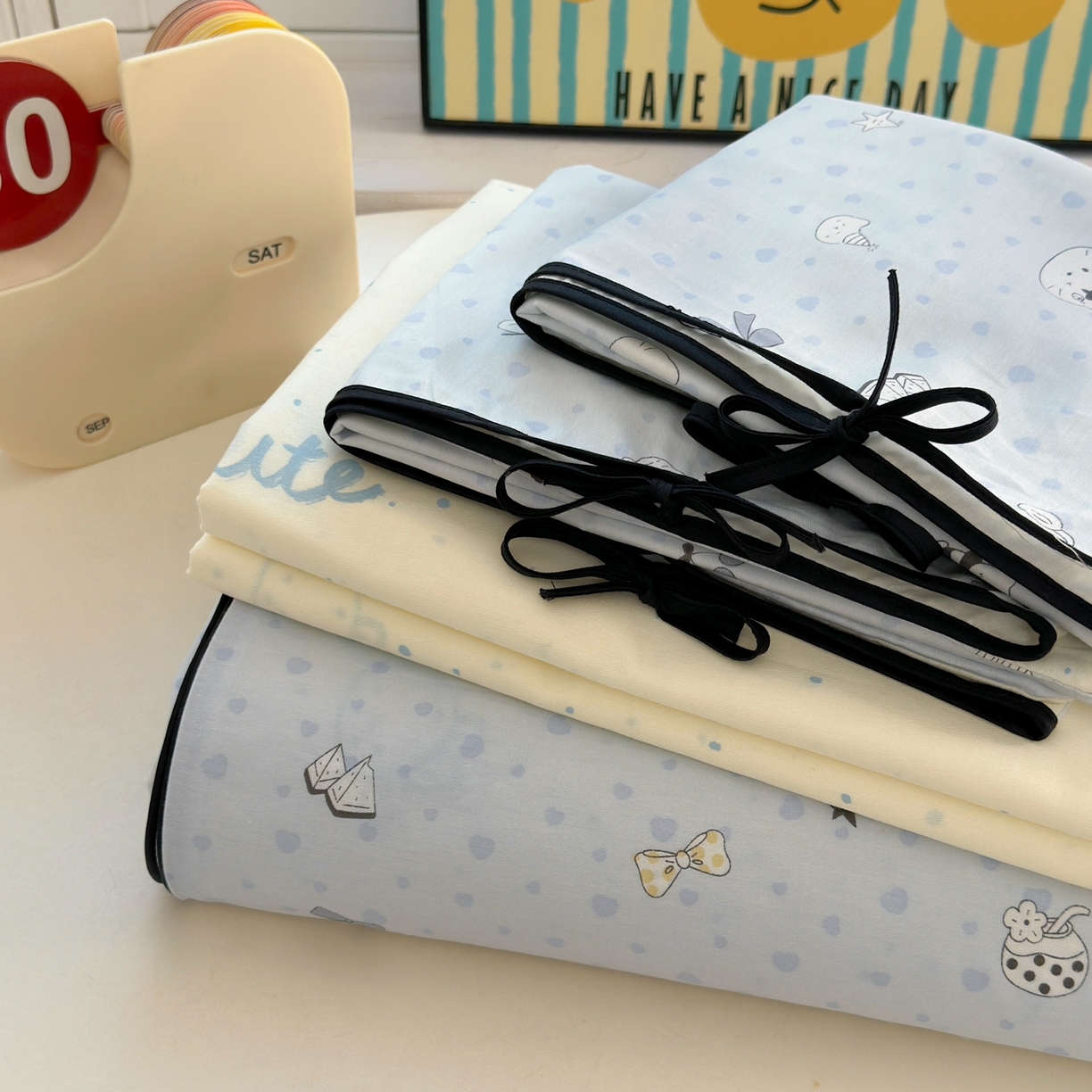 91家纺网 家纺一手货源 找家纺 （总）女子家纺 2025新款嵌绳蝴蝶结丝带工艺款四件套小红色热推