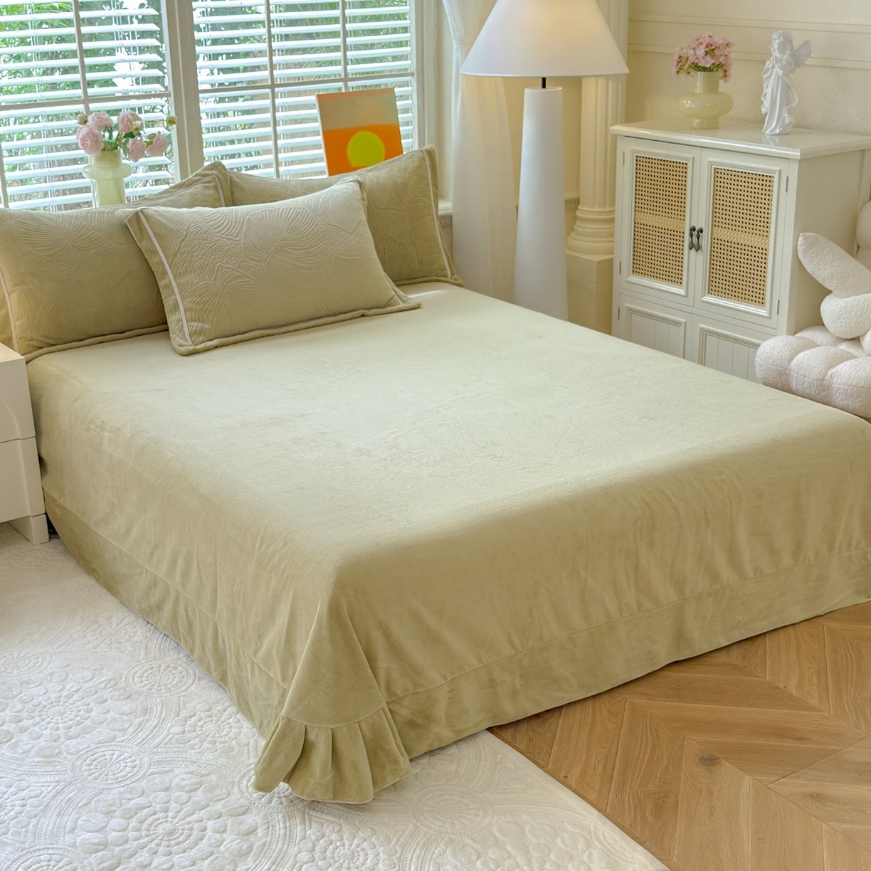 91家纺网 家纺一手货源 找家纺 艾唯希家纺 2025新款全消光雕花绒织带款四件套牛奶绒-雕花织带系列 叶舞悠然-绿